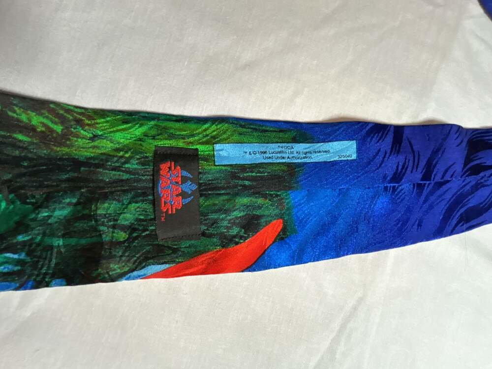 Vintage 1996 Star Wars Yoda Silk Necktie - Picture 2 of 2